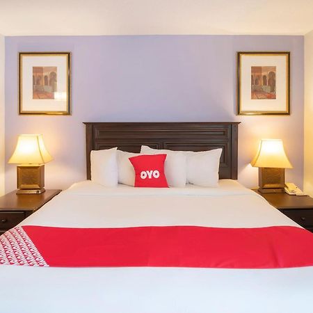 Oyo Townhouse Houston Airport North Hotel ภายนอก รูปภาพ