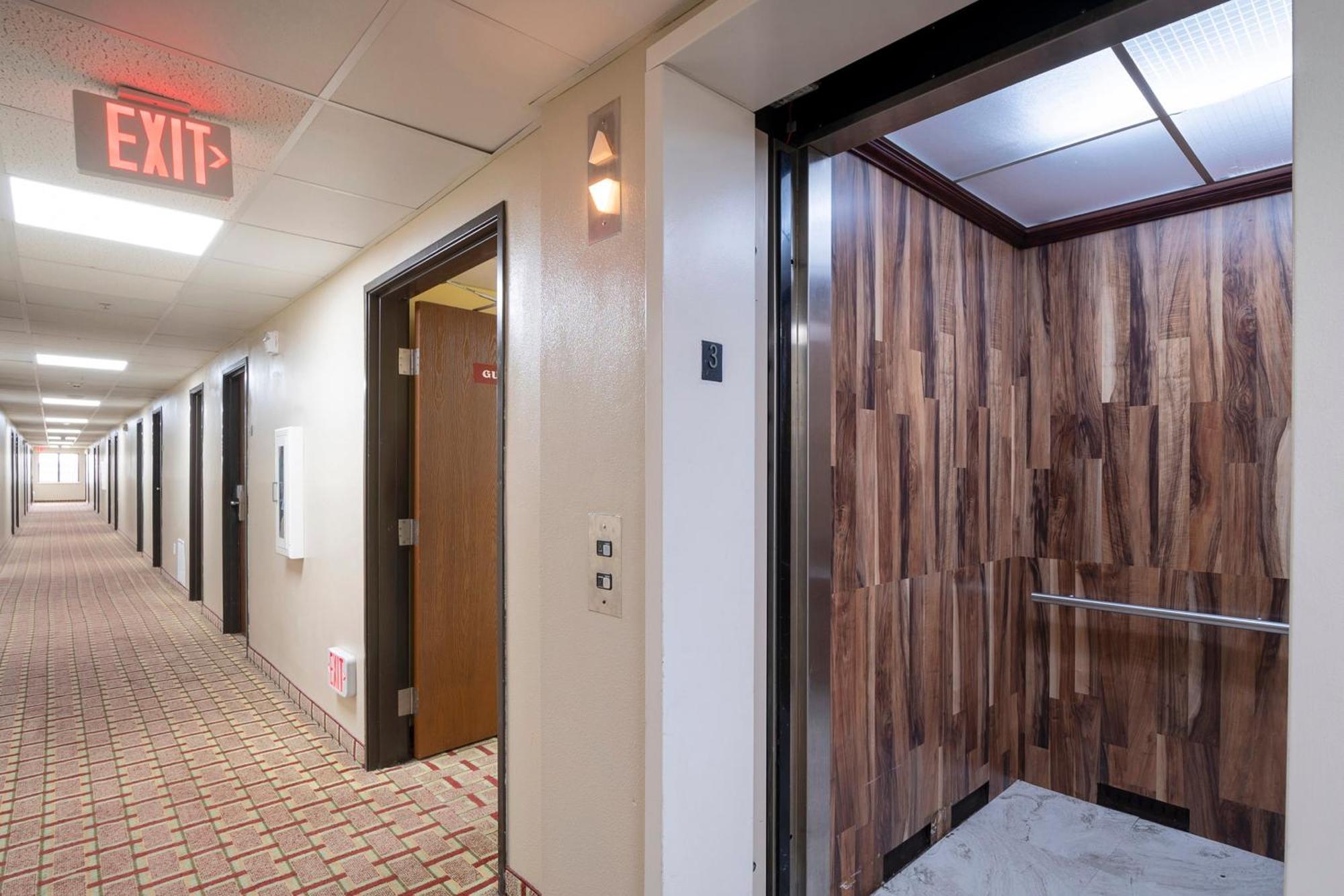 Oyo Townhouse Houston Airport North Hotel ภายนอก รูปภาพ