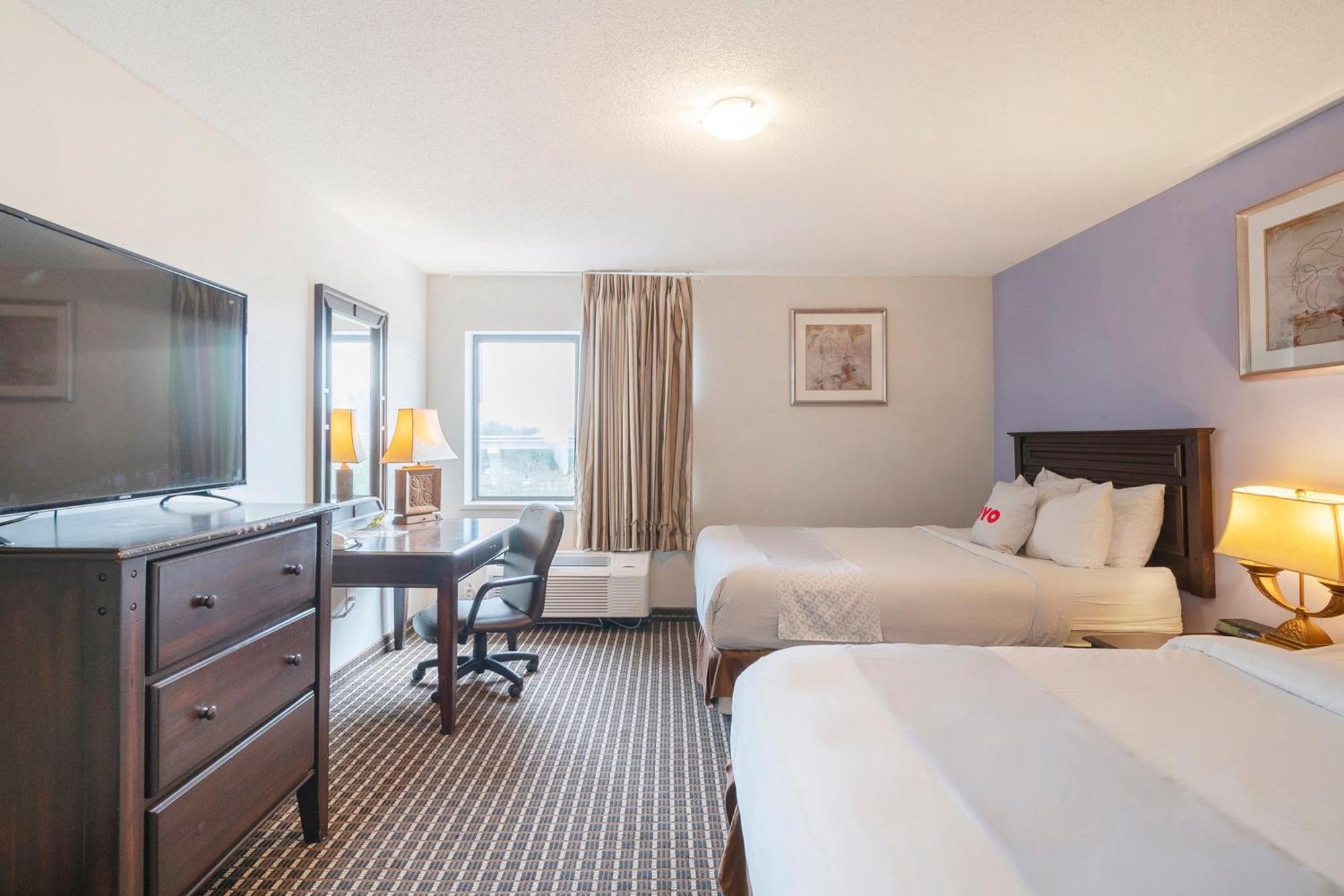 Oyo Townhouse Houston Airport North Hotel ภายนอก รูปภาพ