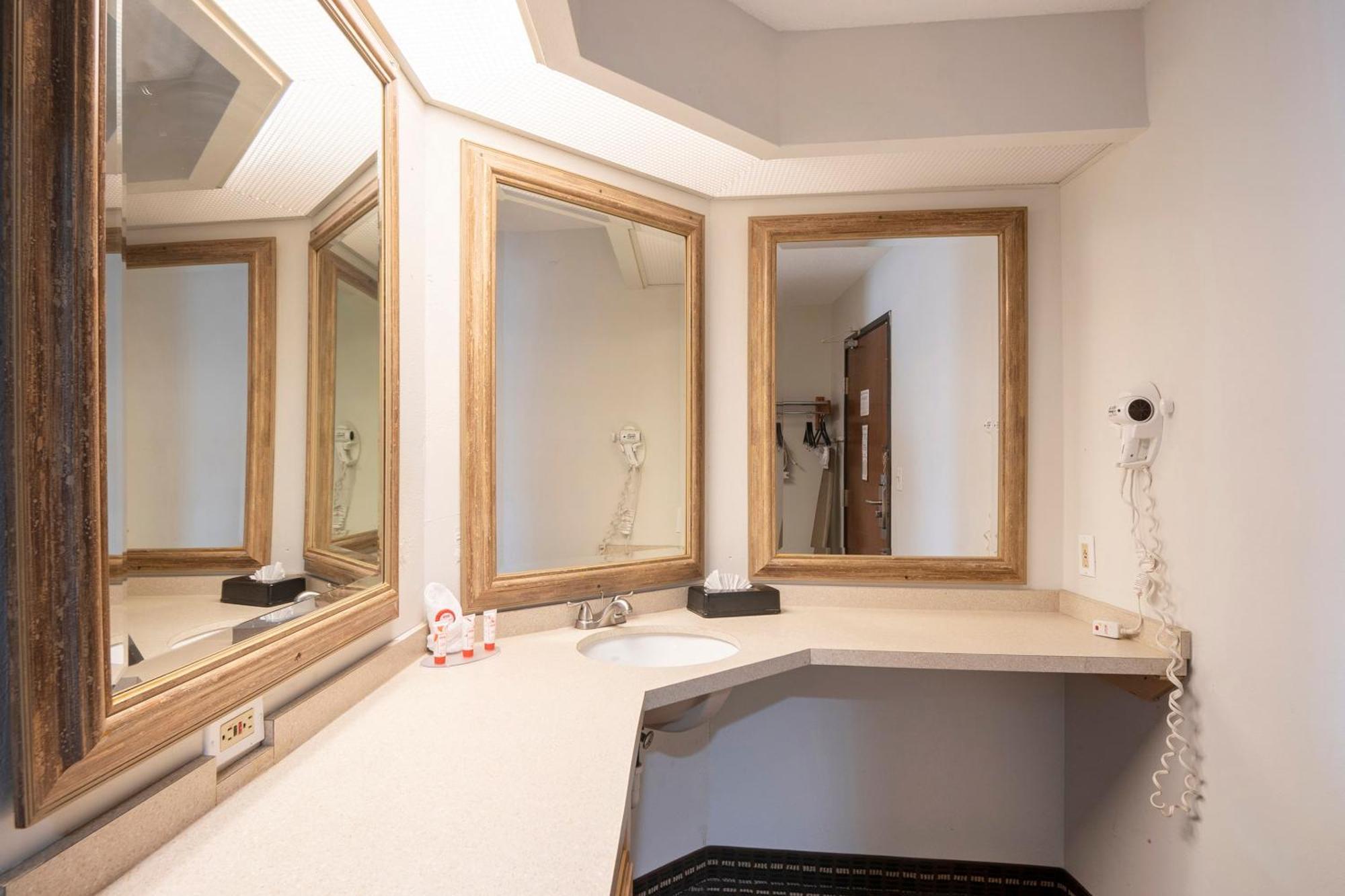 Oyo Townhouse Houston Airport North Hotel ภายนอก รูปภาพ